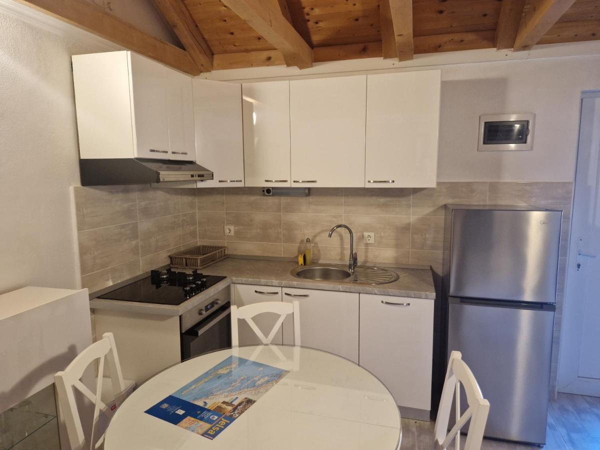 Kuca Za Odmor Dobrila Hotel Йелса Екстериор снимка