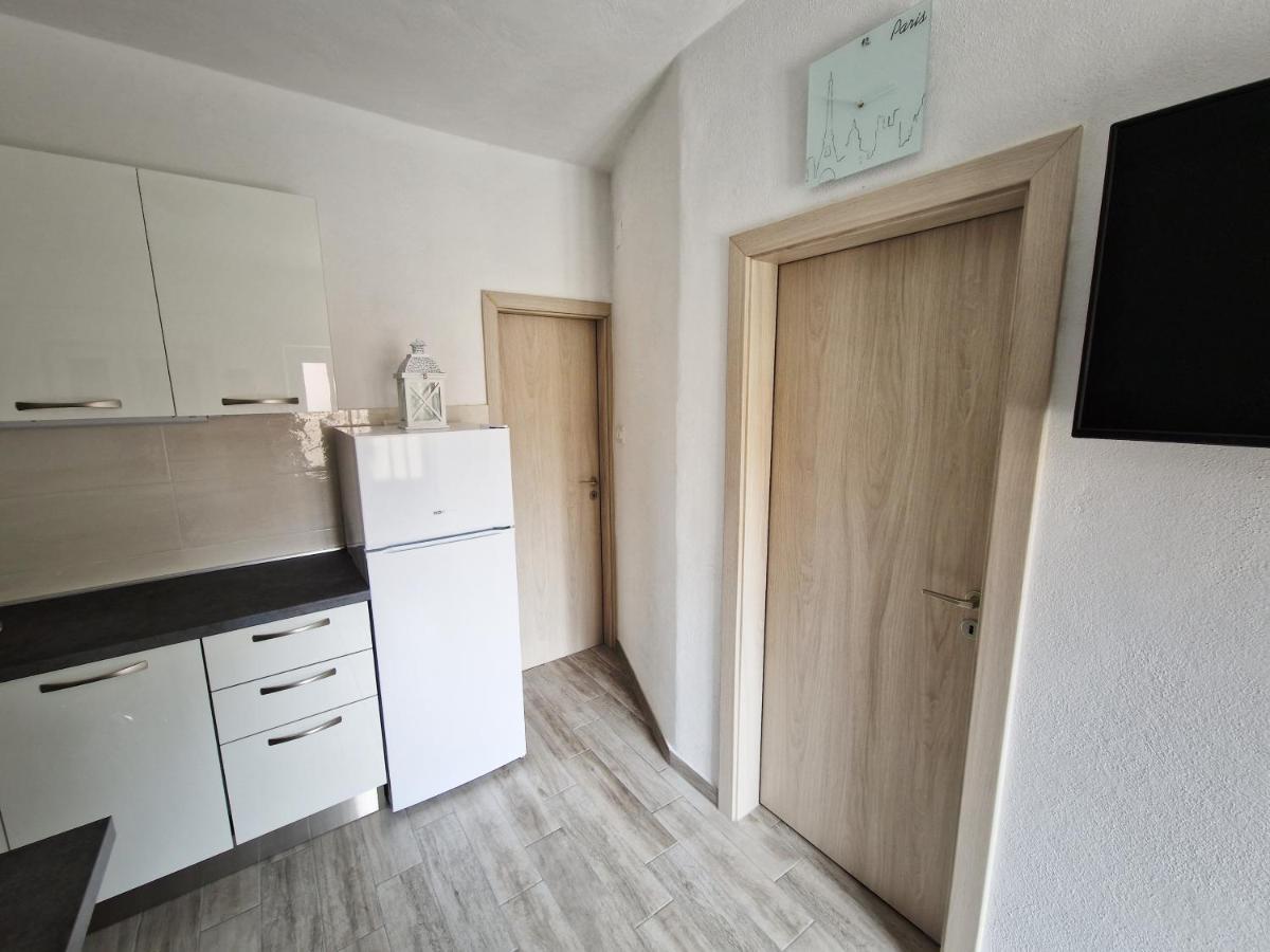 Kuca Za Odmor Dobrila Hotel Йелса Екстериор снимка