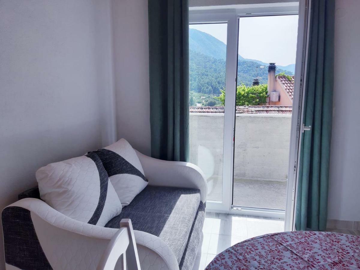 Kuca Za Odmor Dobrila Hotel Йелса Екстериор снимка
