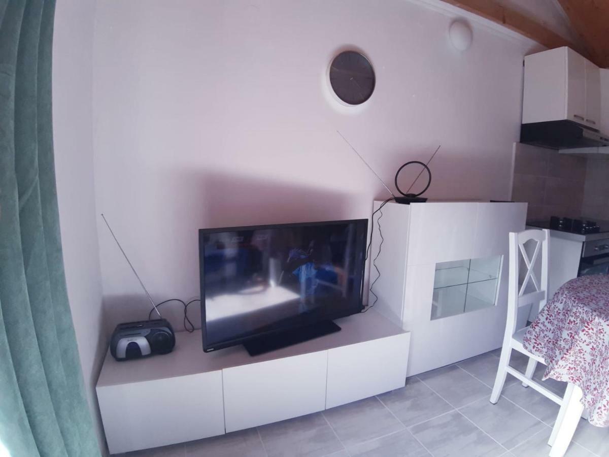 Kuca Za Odmor Dobrila Hotel Йелса Екстериор снимка