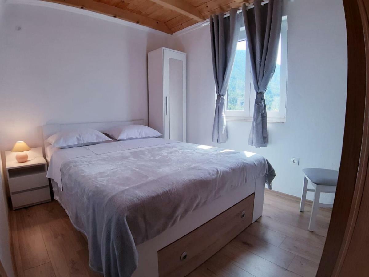 Kuca Za Odmor Dobrila Hotel Йелса Екстериор снимка